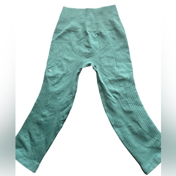 LULULEMON Forest Deep Dark Green Flow and Go Crop Leggings Sz 2 17”
A223 - Picture 8 of 8